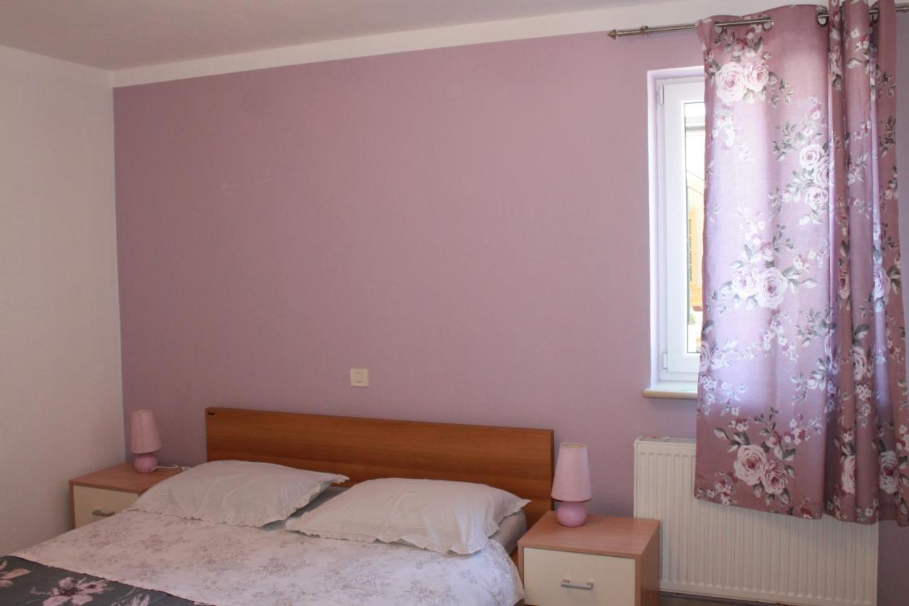 Apartmani Klaudija Valun Luaran gambar