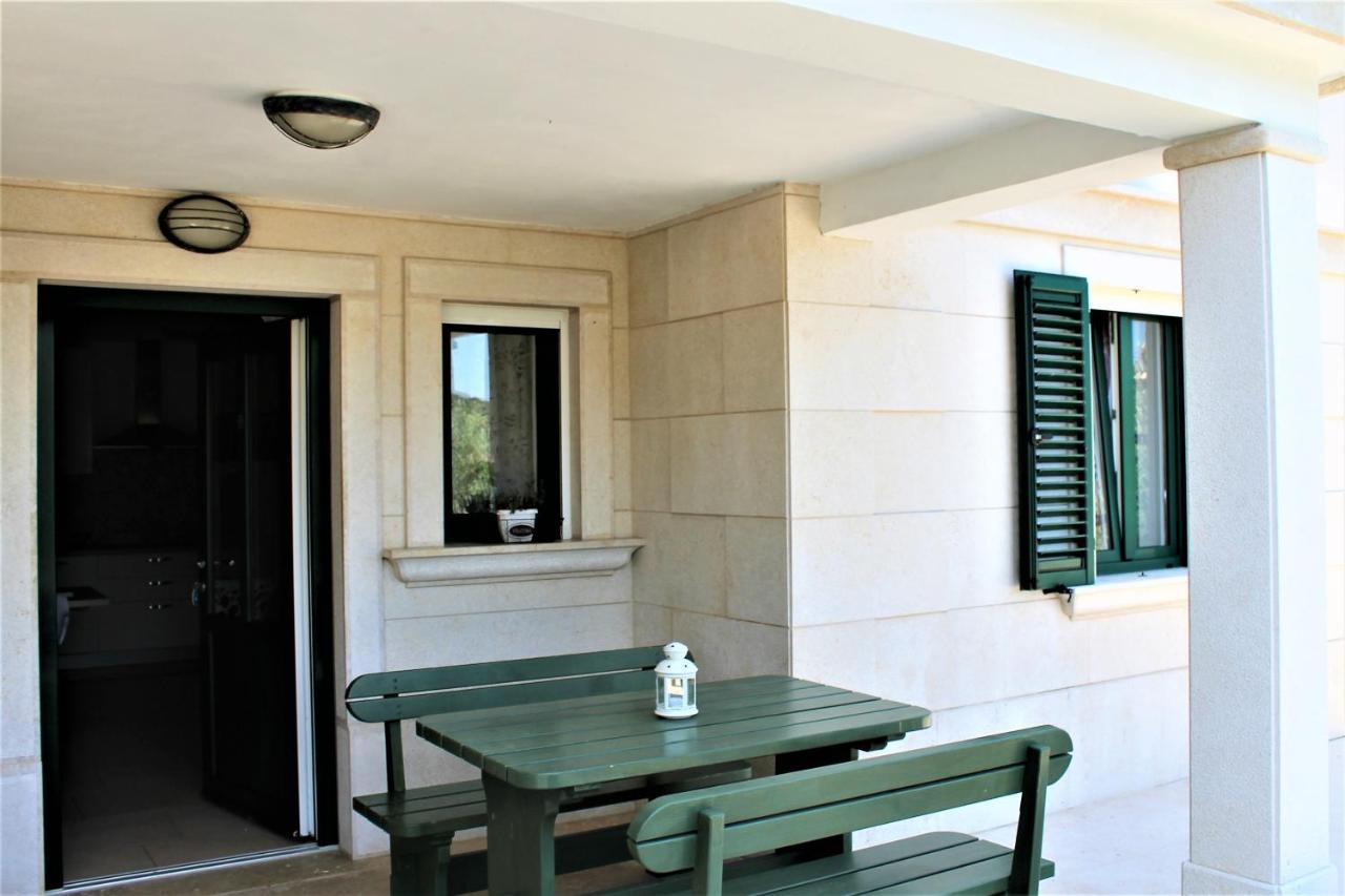 Apartmani Klaudija Valun Luaran gambar
