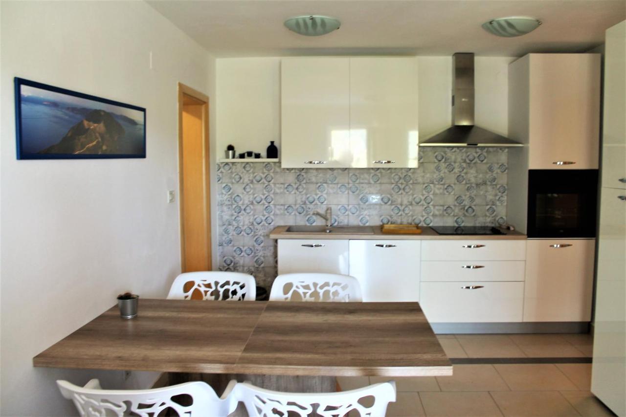 Apartmani Klaudija Valun Luaran gambar